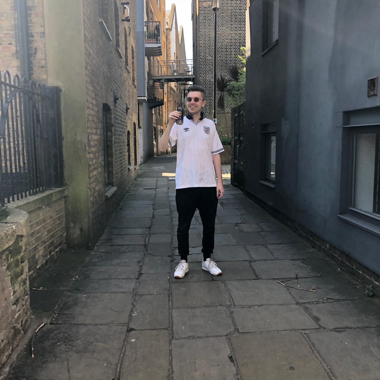 My It&rsquo;s Coming Home Mini Mix for @anniemacmanus is avaliable to listen back to now on the @bbcsounds app, 5 minutes of football anthems for the vibes. Link in bio!
P.S just got told it&rsquo;s being played in Trafalger Sqaure today before the 